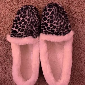 Black and gray cheetah print slipper, size 7-8. Barely worn